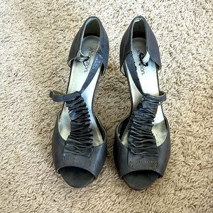 Xhilaration grey heels
